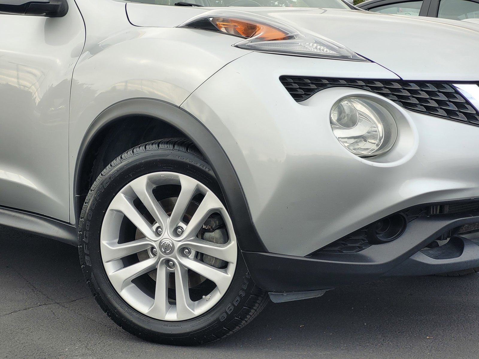 2015 Nissan Juke S photo 3