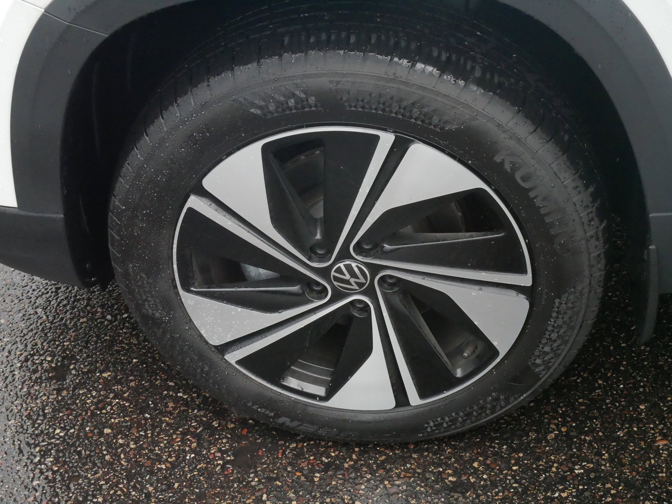 2024 Volkswagen Taos SE photo 15