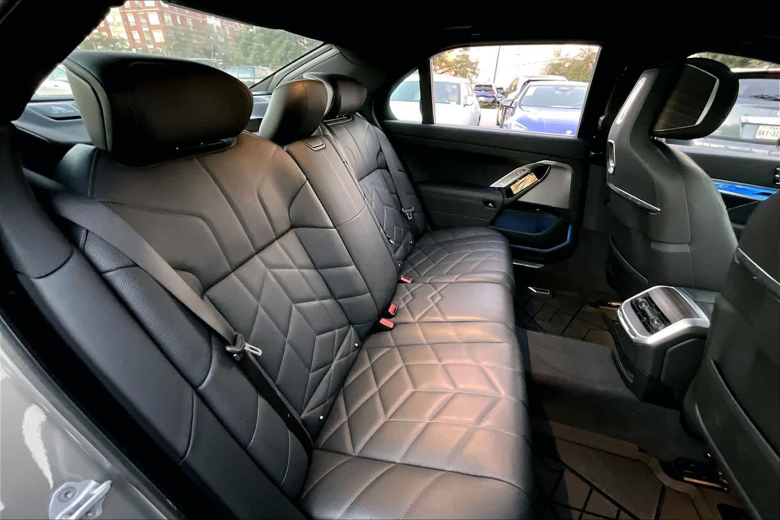 2025 BMW i7 60 - Photo 19