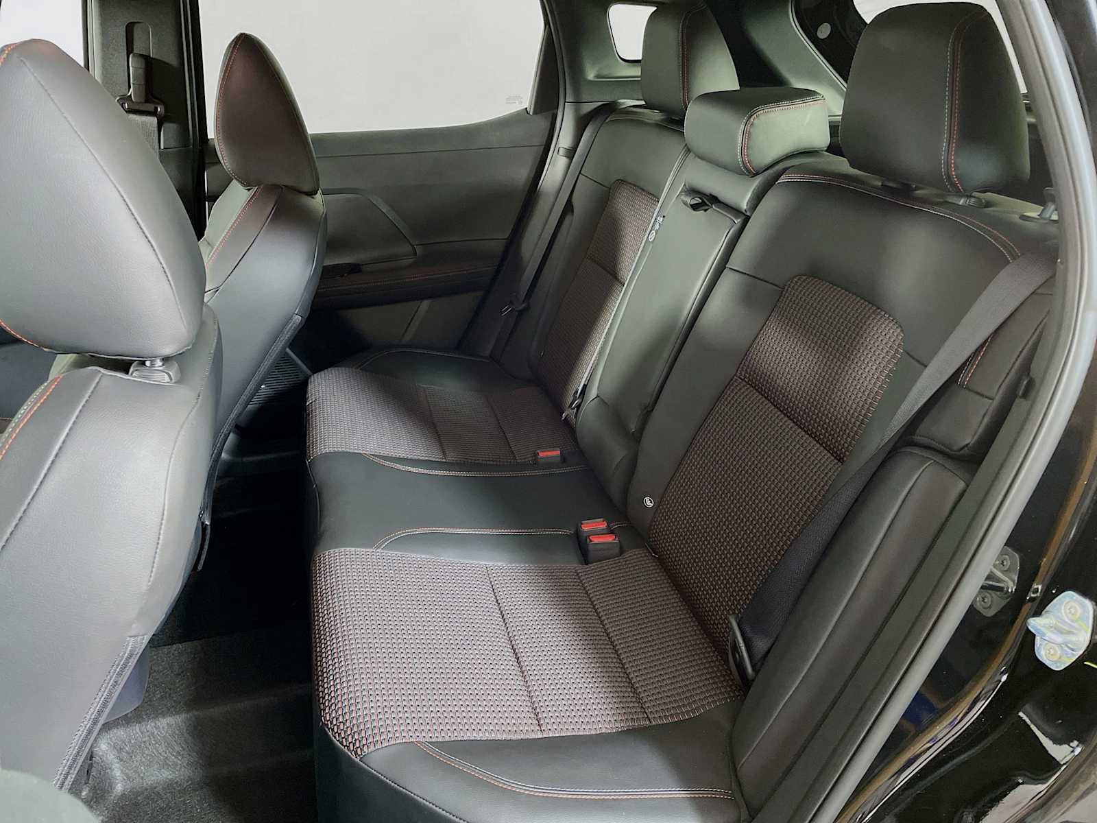2025 Nissan Kicks SR photo 4