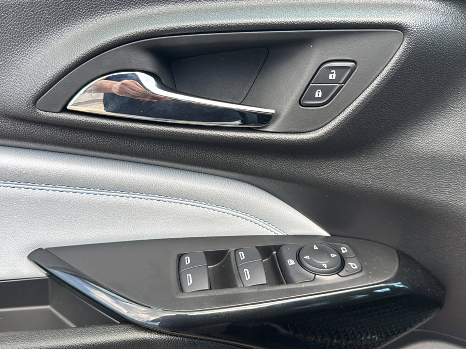 2025 Chevrolet Trax LT photo 20