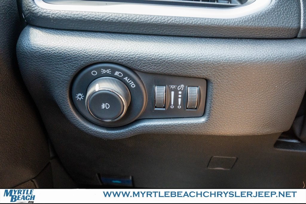 2025 Chrysler Pacifica photo 28