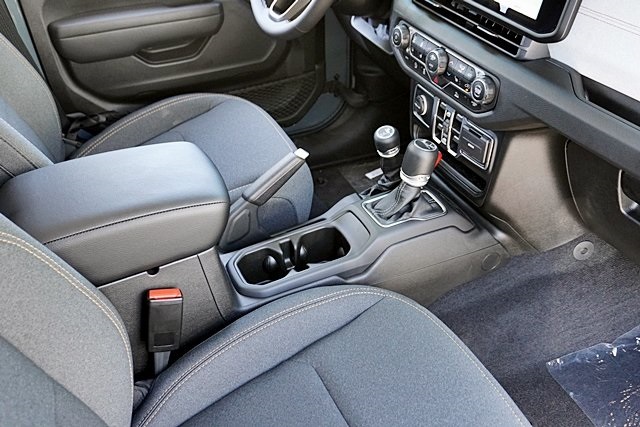 New 2025 Anvil Clear-Coat Exterior Paint Jeep Sport image 15