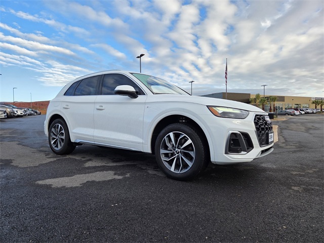 2023 Audi Q5 45 S line Premium photo 2