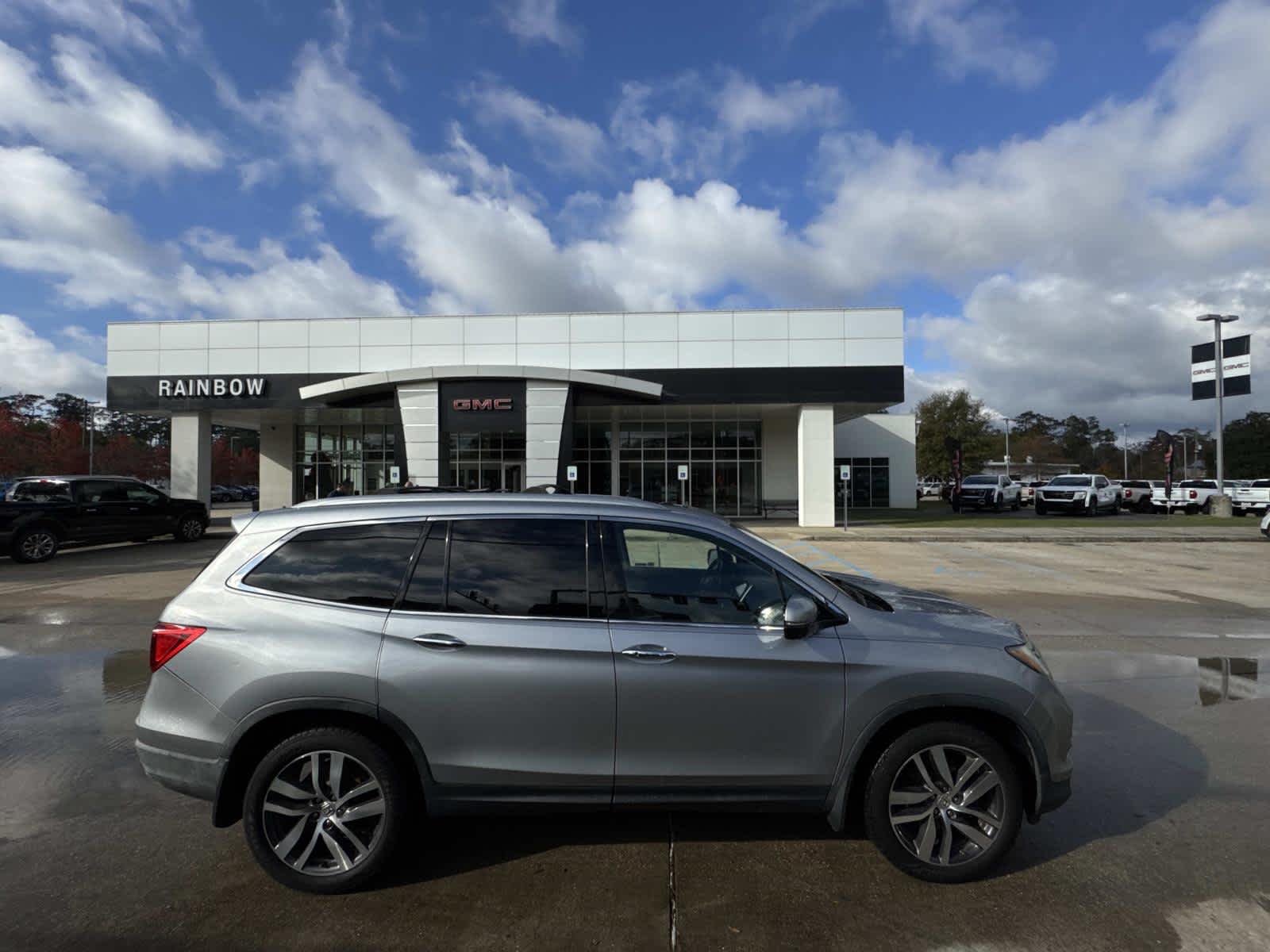 2018 Honda Pilot Elite's photo