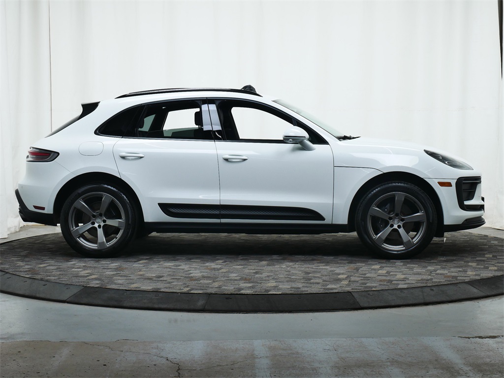 2024 Porsche Macan photo 7