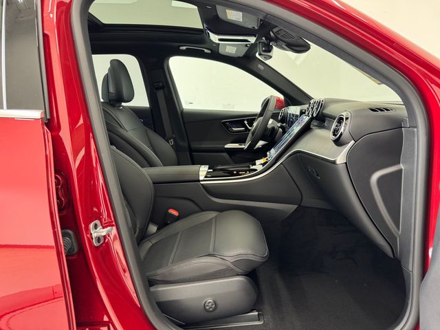 2025 Mercedes Benz GLC 300 photo 10
