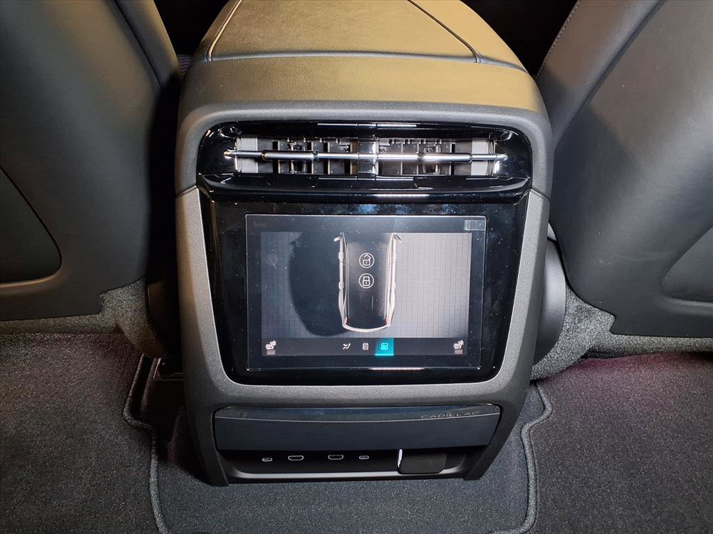 2026 Cadillac Escalade IQ Luxury photo 11