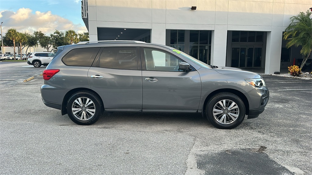 2020 Nissan Pathfinder SV photo 8
