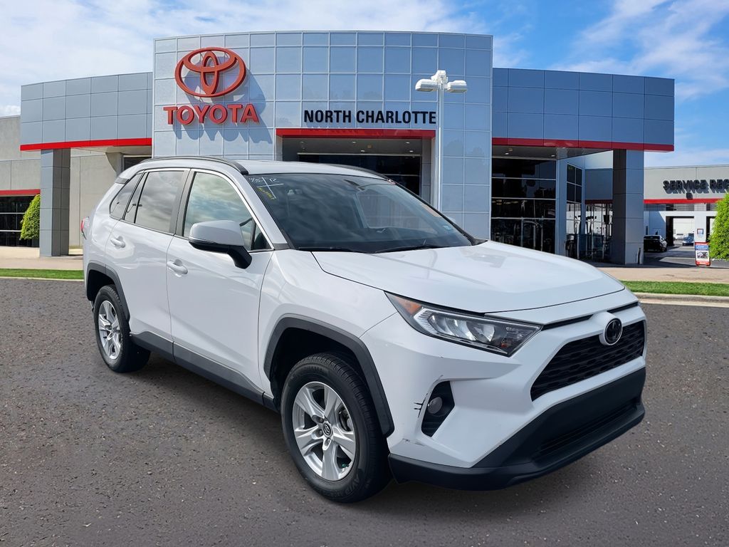 2020 Toyota RAV4 XLE's photo