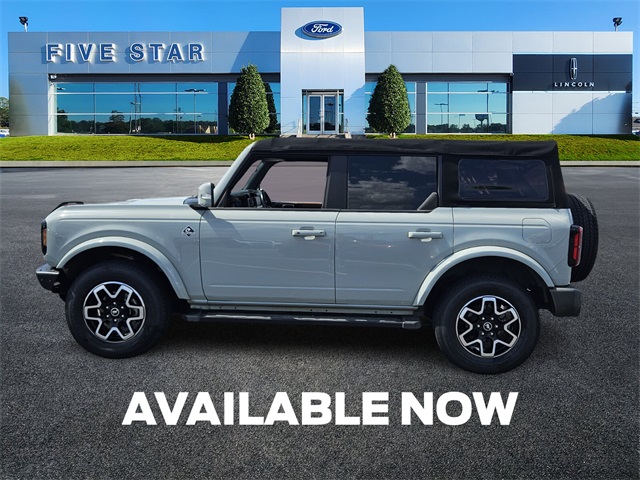 2022 Ford Bronco Outer Banks photo 3