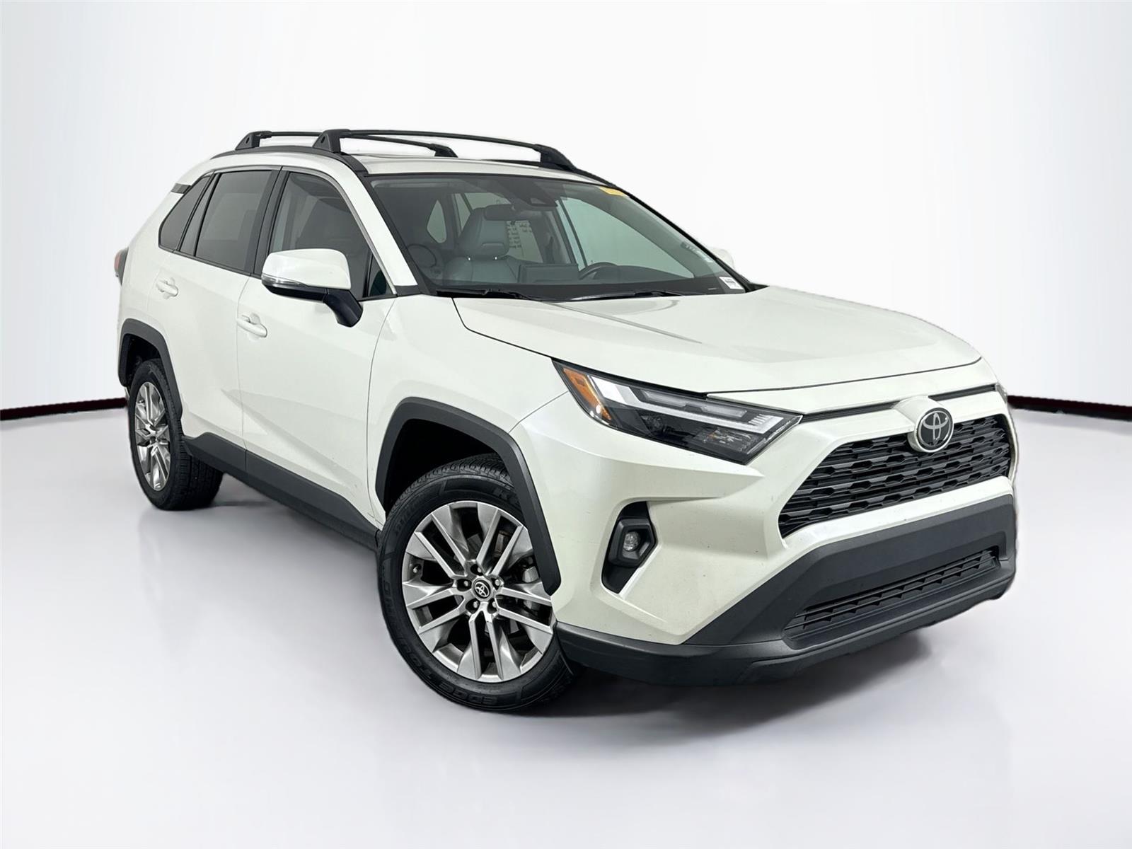 2022 Toyota RAV4 XLE Premium photo 4