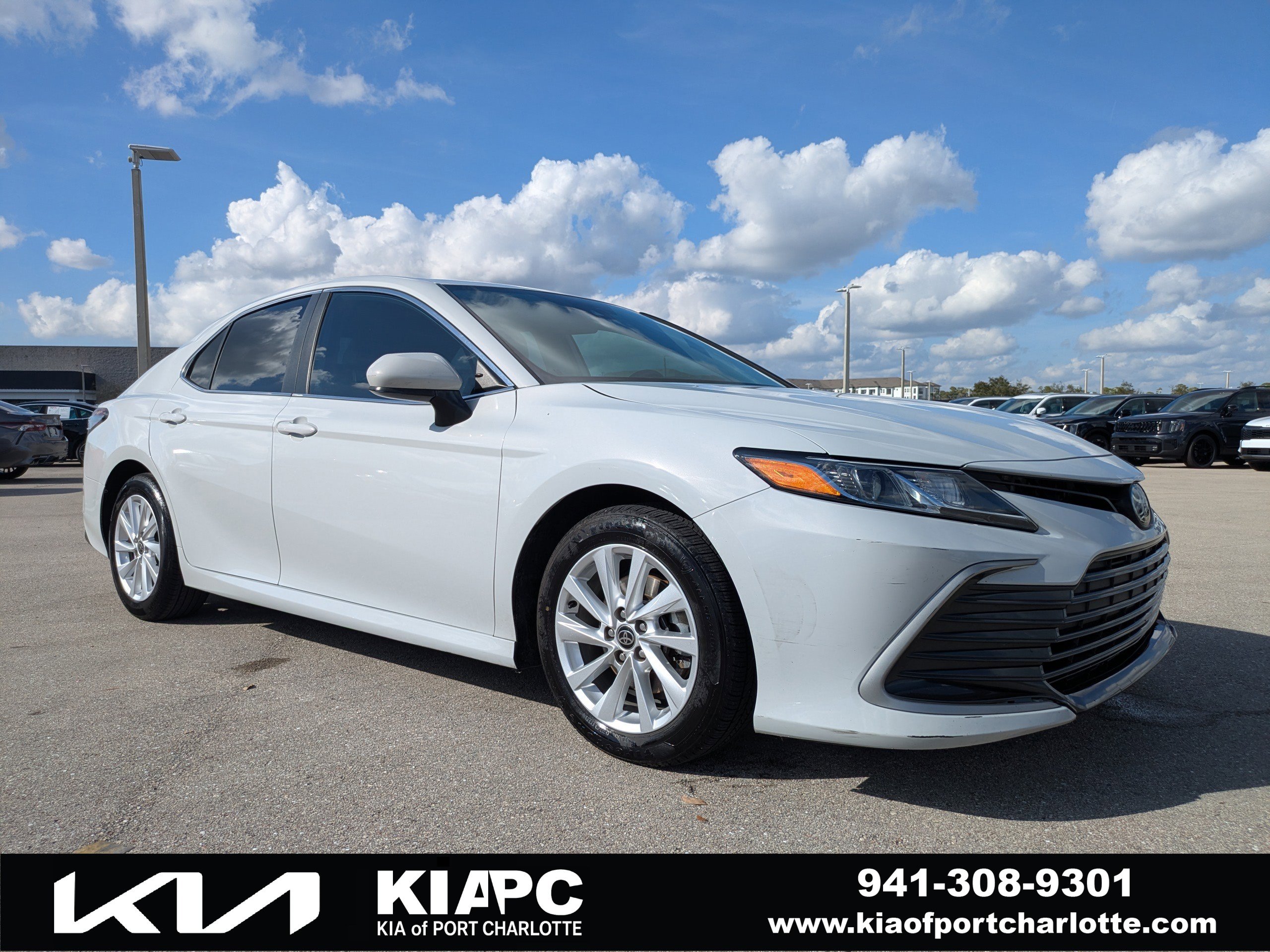 2023 Toyota Camry LE's photo