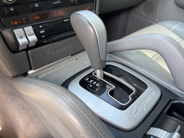 2010 Porsche Cayenne Base photo 23