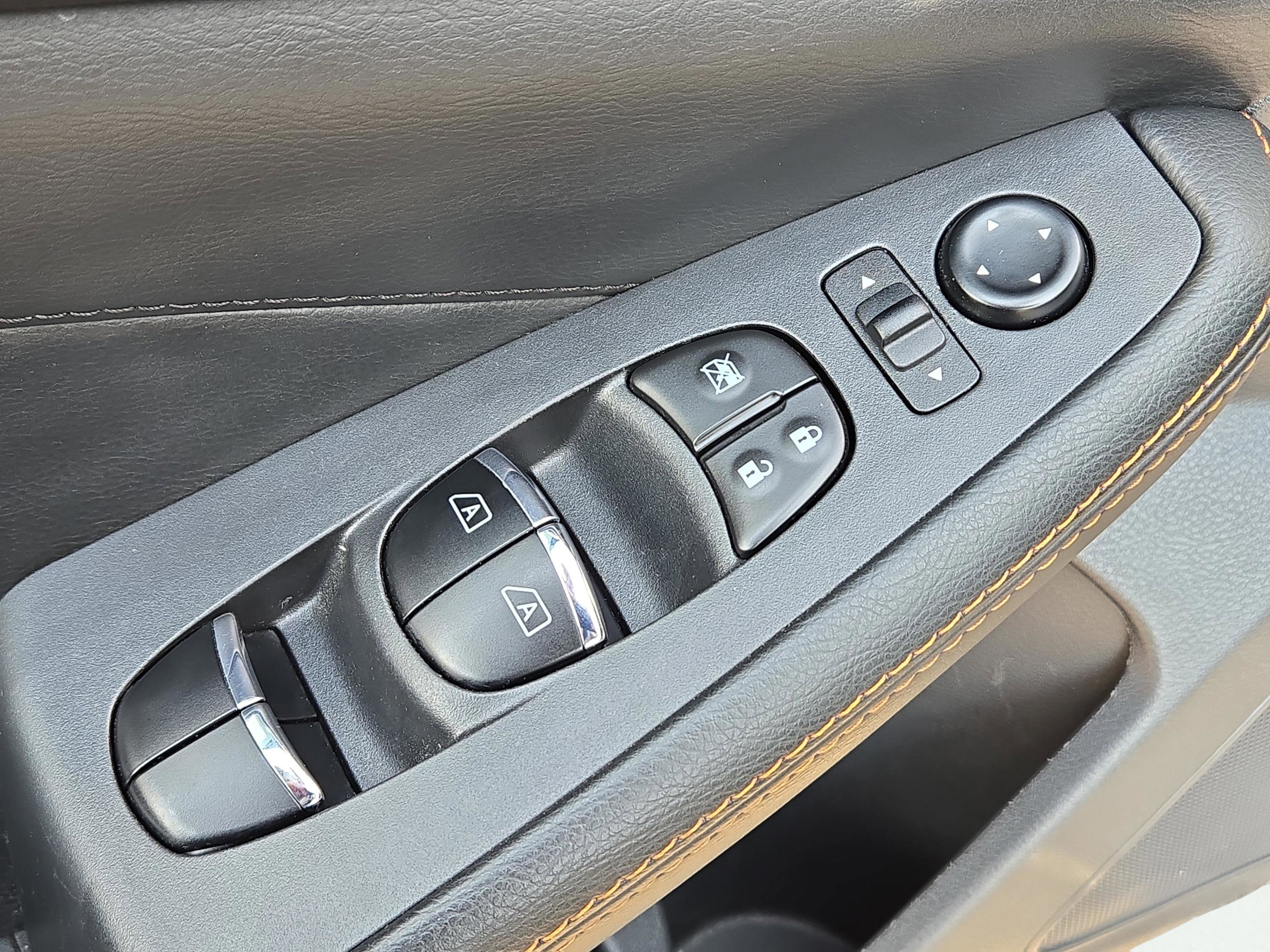 2022 Nissan Maxima SR photo 12