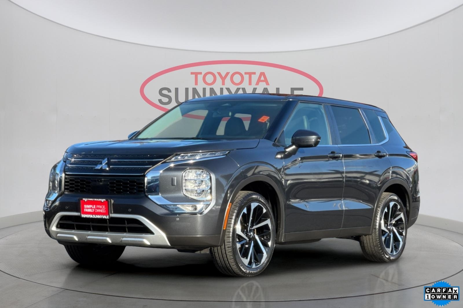 2024 Mitsubishi Outlander SE's photo