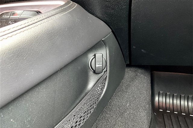 2019 Dodge Challenger SXT photo 16