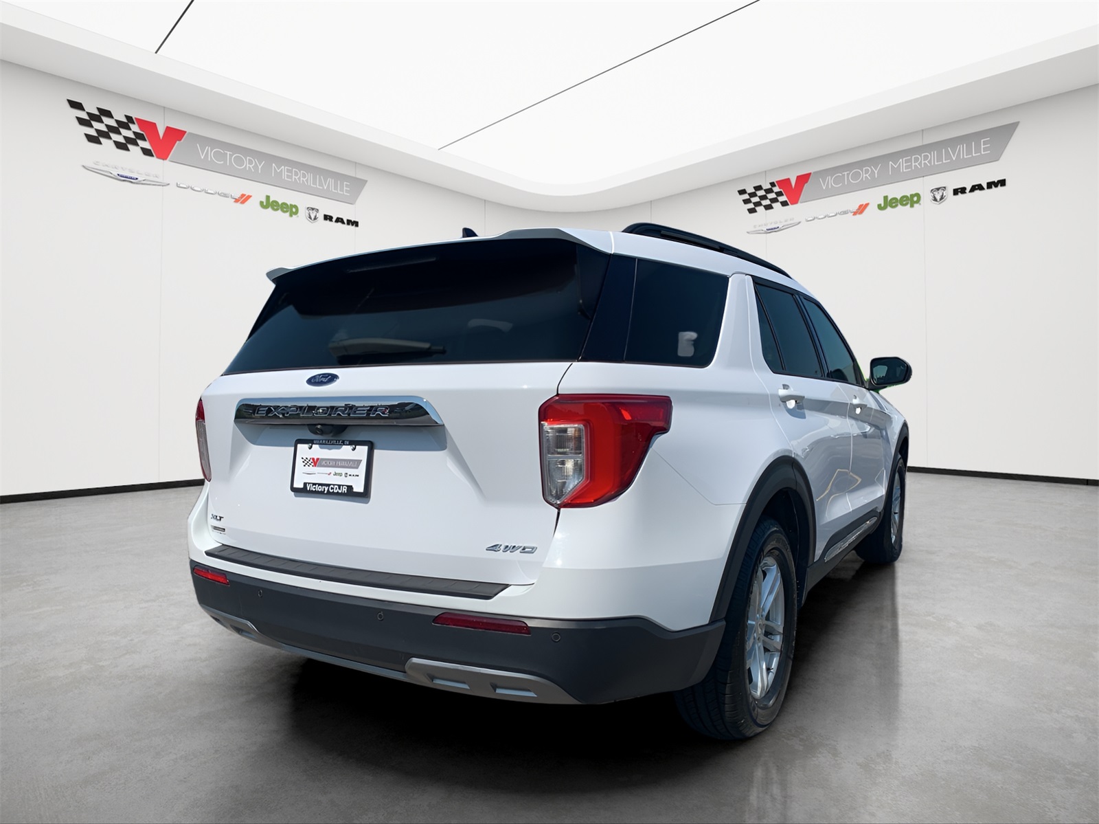 2023 Ford Explorer XLT photo 3