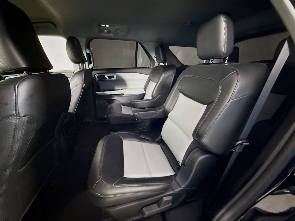 2022 Ford Explorer XLT photo 4