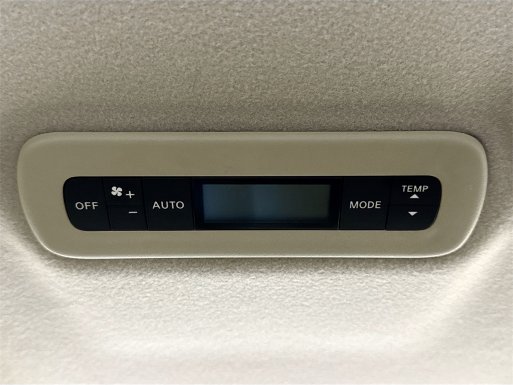 2012 Nissan Quest SV photo 14