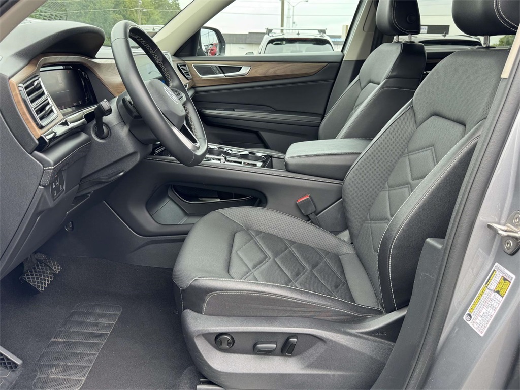 2024 Volkswagen Atlas SE Technology photo 13