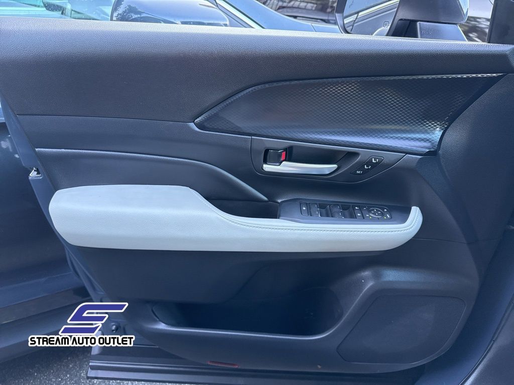 2024 Toyota Grand Highlander Hybrid MAX Limited photo 32