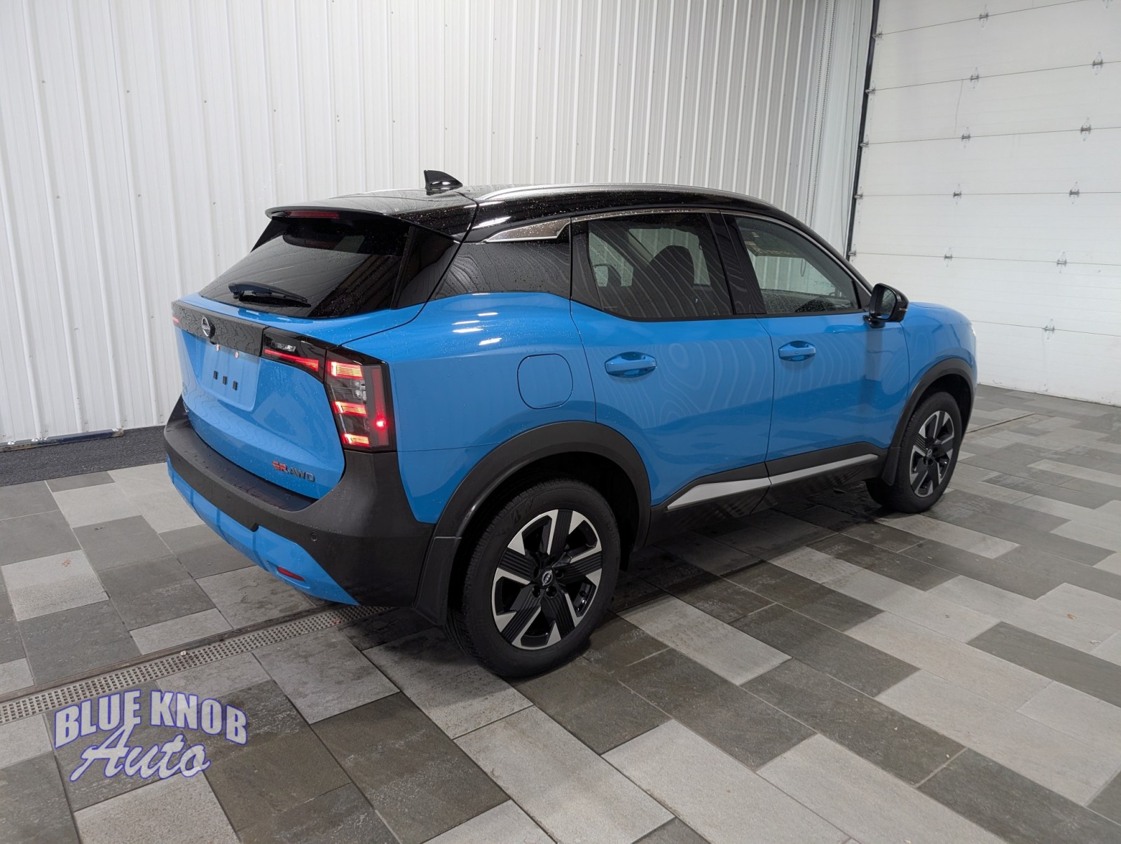 2025 Nissan Kicks SR photo 4