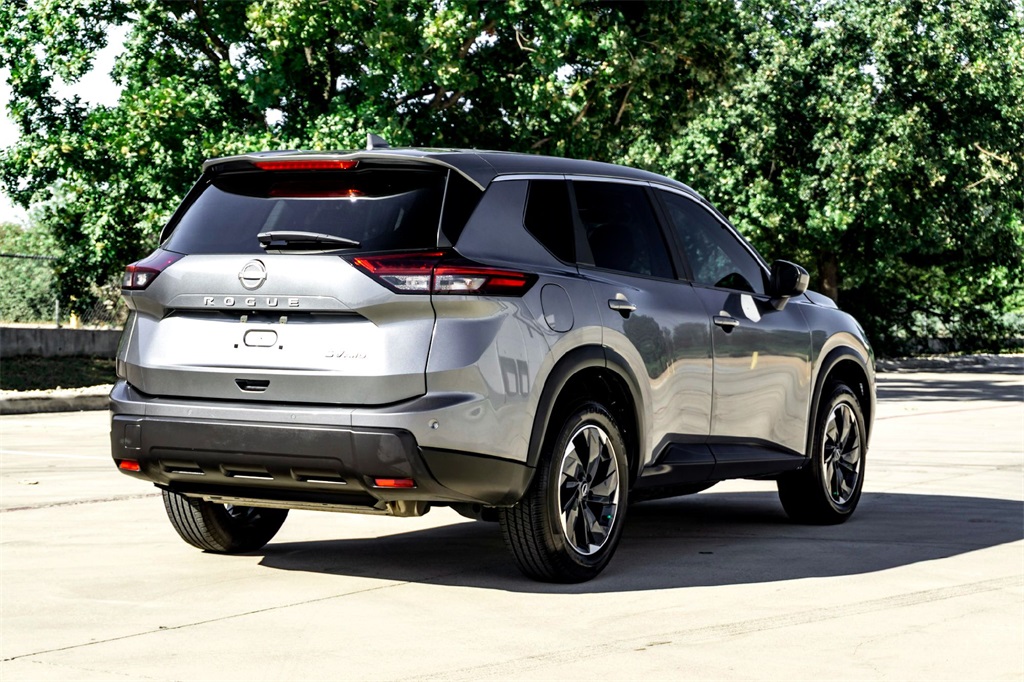 2024 Nissan Rogue SV photo 4