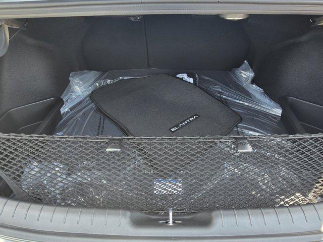 2025 Hyundai Elantra Limited photo 25
