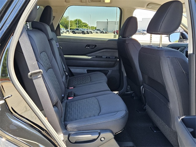 2025 Nissan Pathfinder SV photo 16