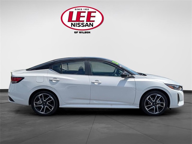 2025 Nissan Sentra SR photo 2