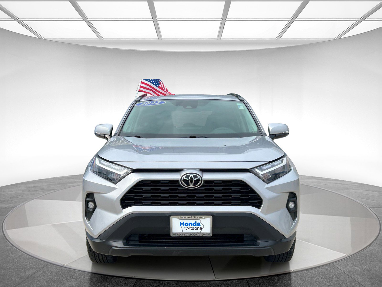 2022 Toyota RAV4 XLE Premium photo 8