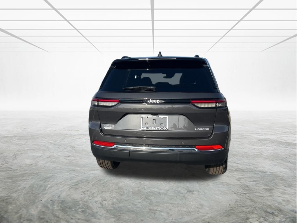 2025 Jeep Grand Cherokee Laredo X photo 3