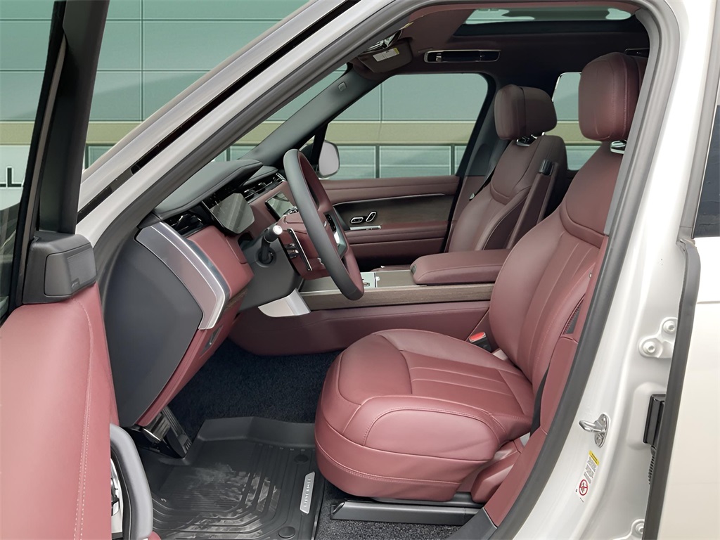2025 Land Rover Range Rover SE photo 13