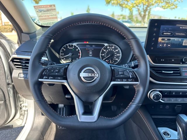 2023 Nissan Altima 2.5 SR photo 7