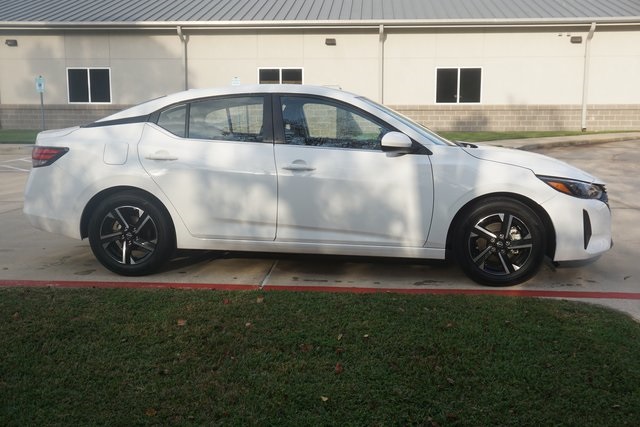 2025 Nissan Sentra SV photo 3