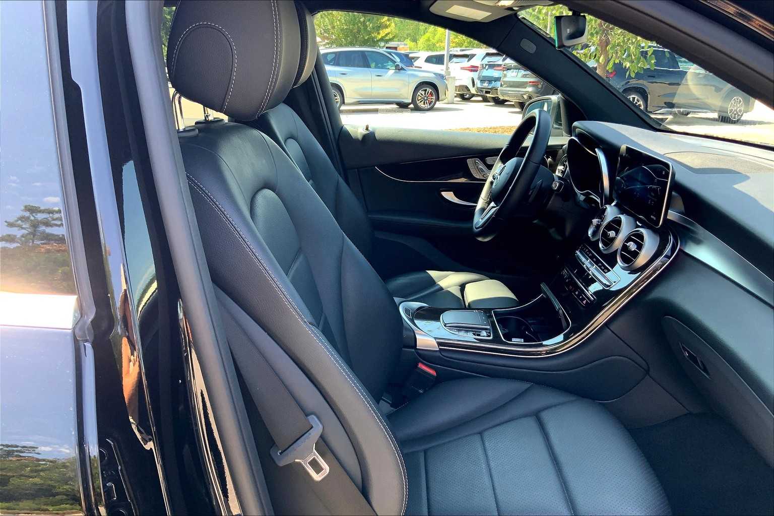 2021 Mercedes Benz GLC 300 photo 8