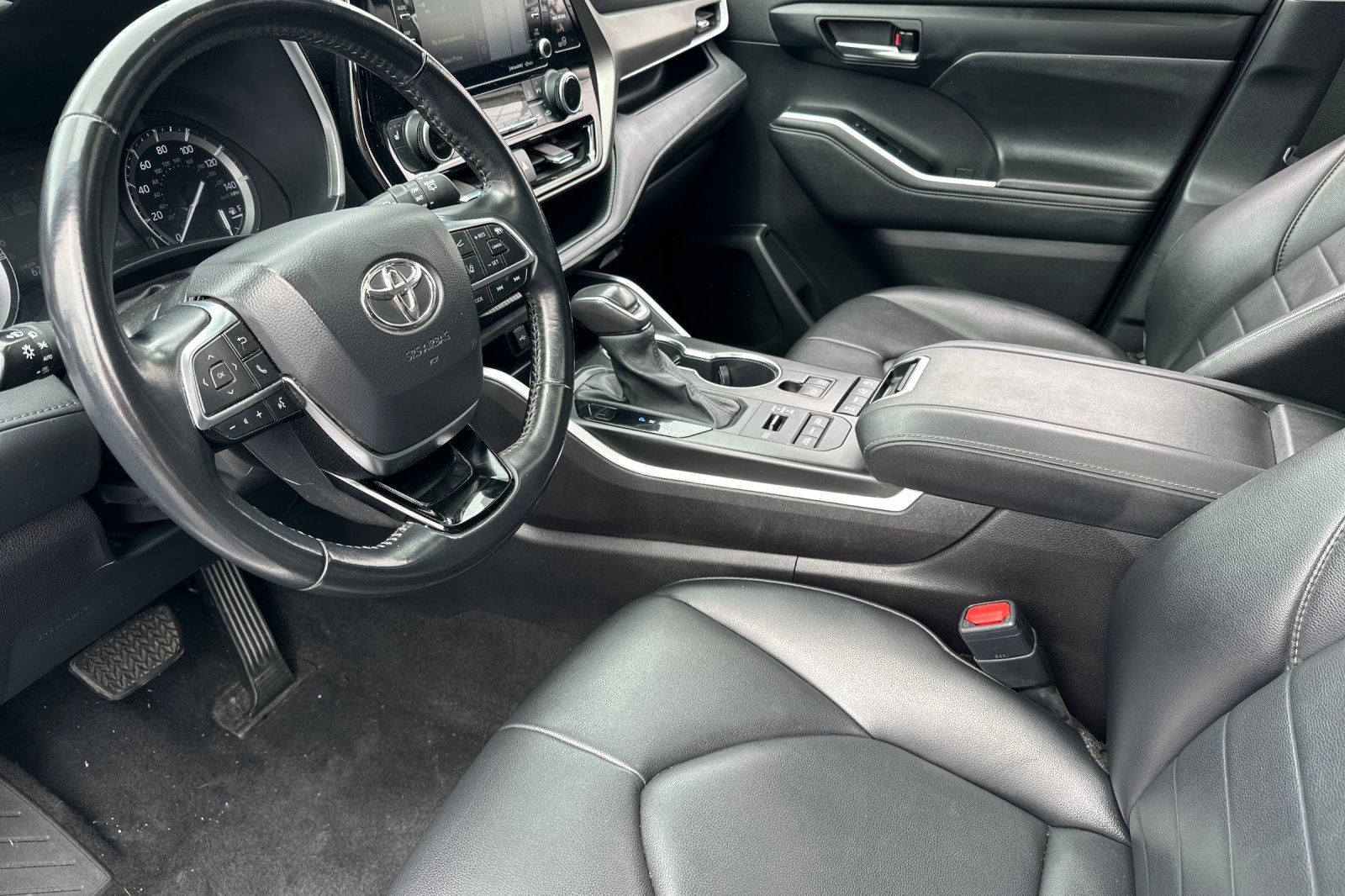 2021 Toyota Highlander XLE photo 9
