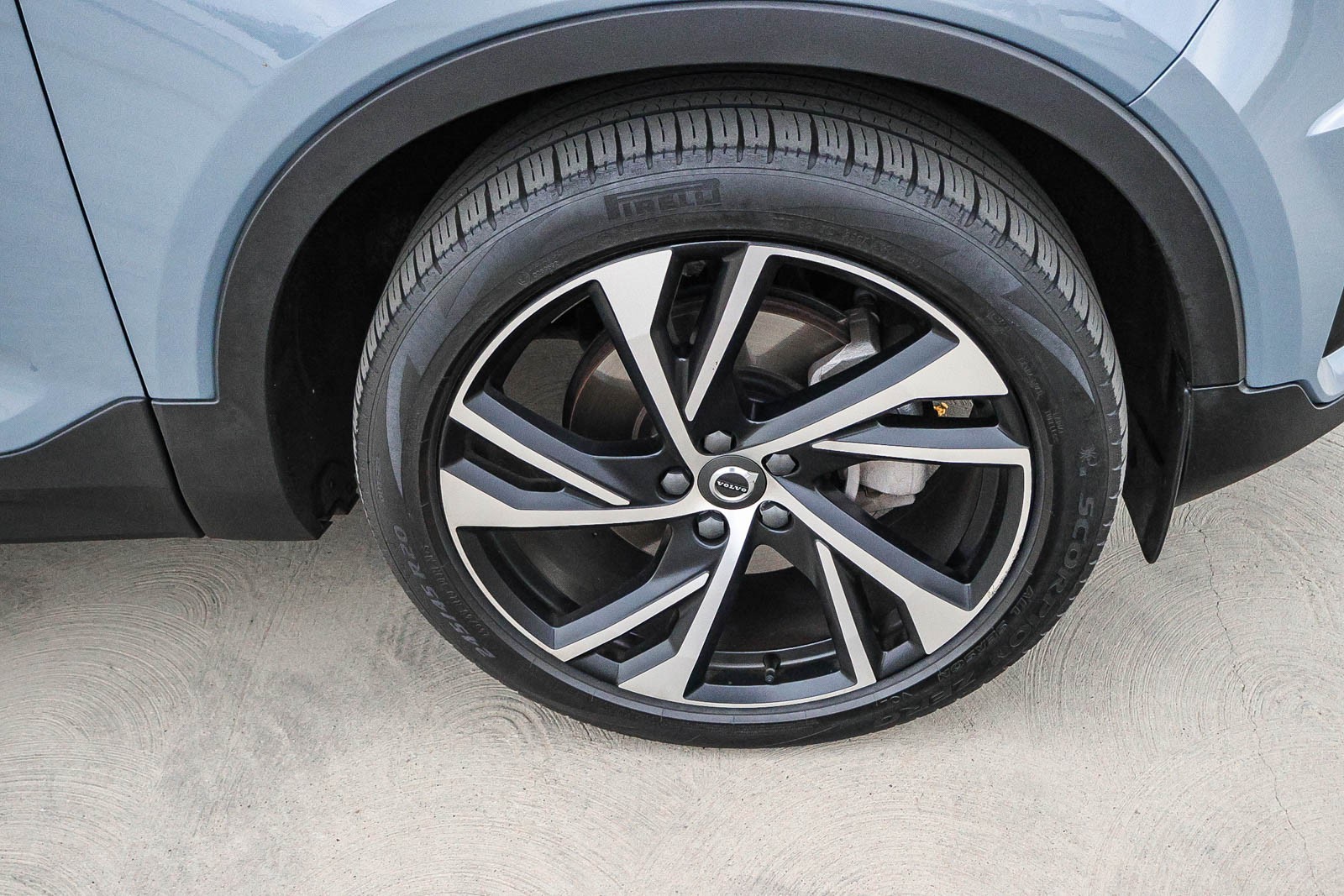 2022 Volvo XC40 R-Design photo 10
