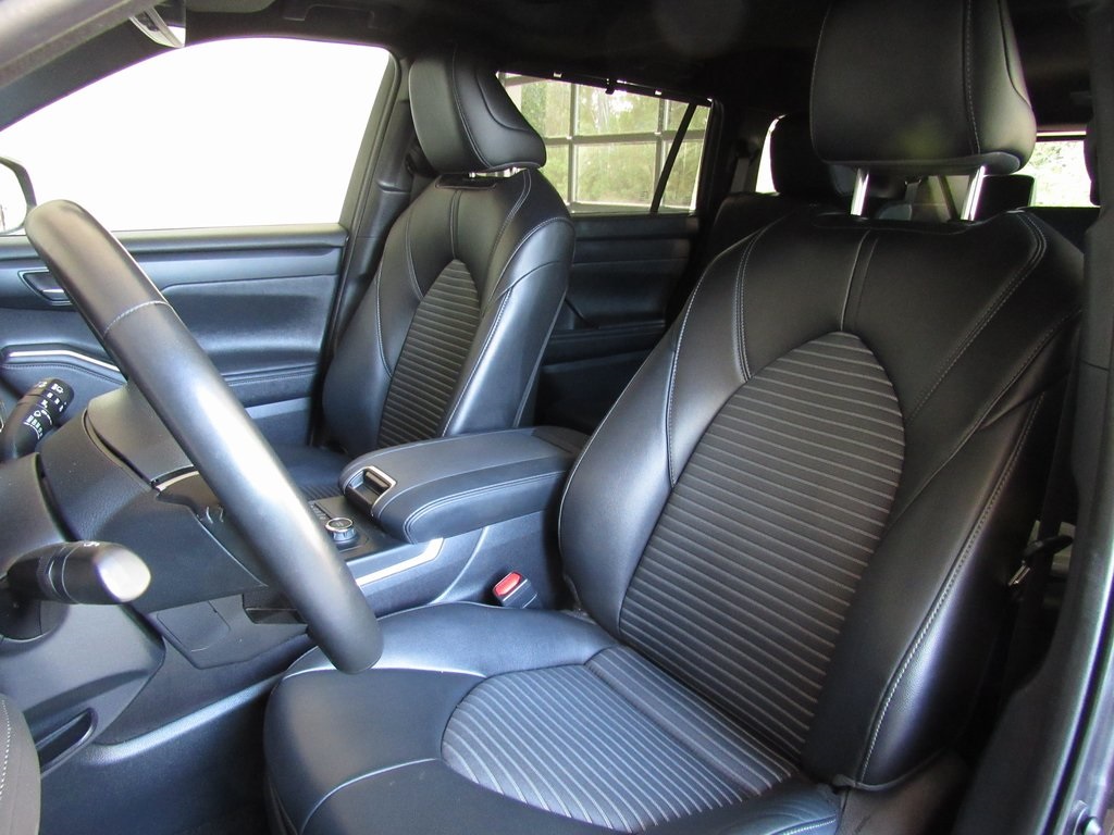 2024 Toyota Highlander XSE photo 8
