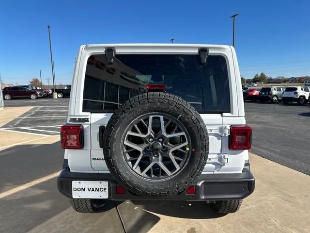 2025 Jeep Wrangler Sahara photo 4