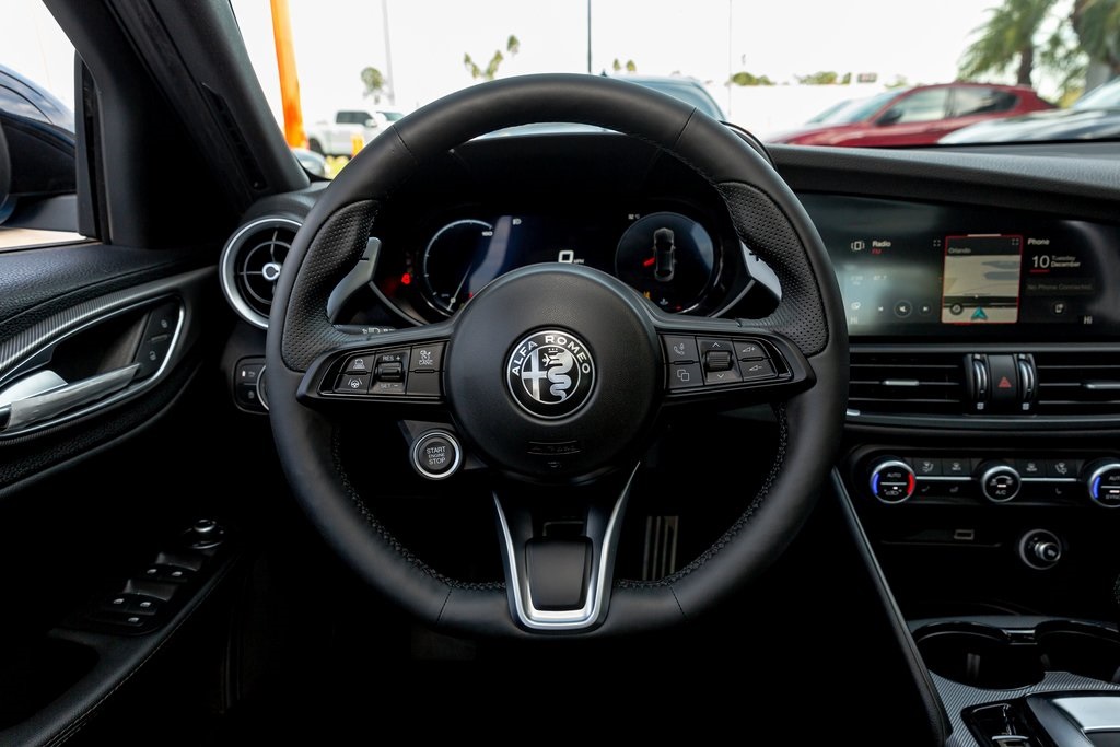 2025 Alfa Romeo Giulia Base photo 25