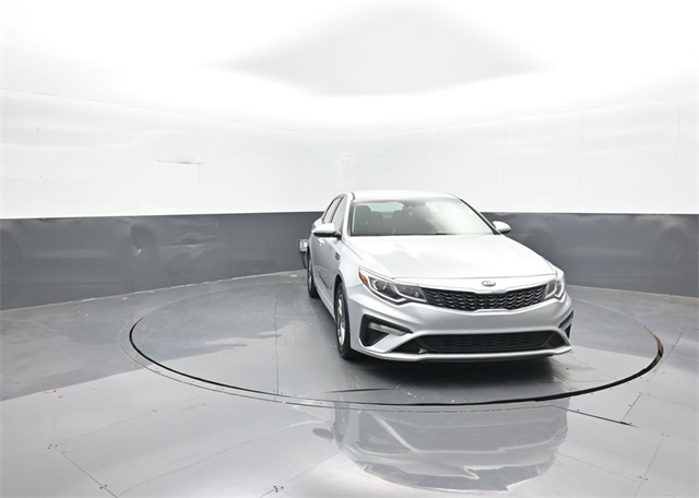 2019 Kia Optima LX photo 2