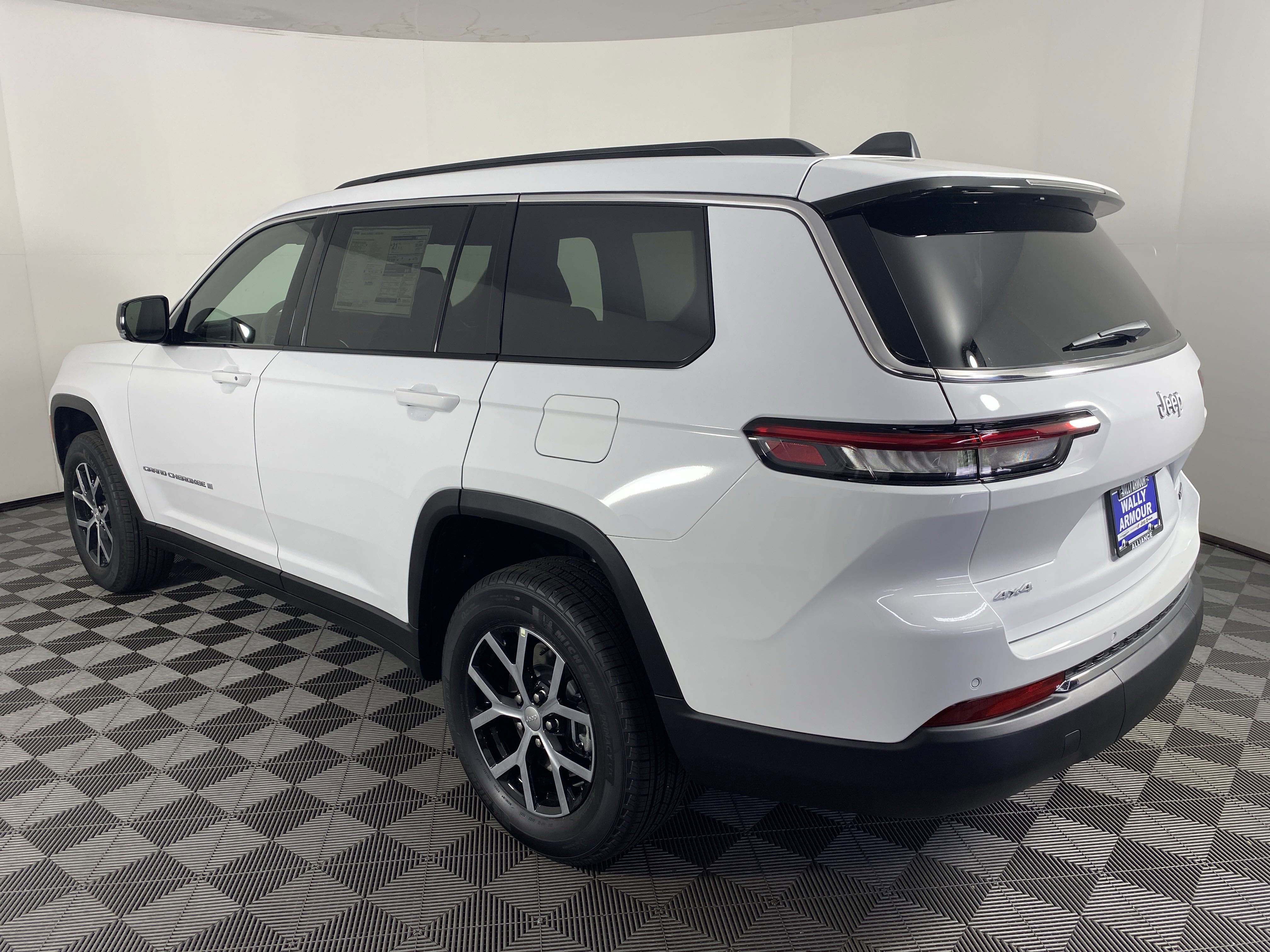 2025 Jeep Grand Cherokee Limited photo 2