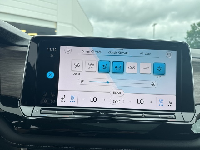 2025 Volkswagen Atlas SEL photo 20