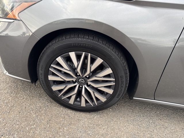 2023 Nissan Altima 2.5 SV photo 9