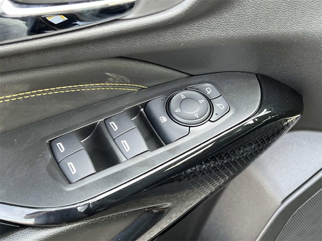2025 Chevrolet Trax LT photo 6