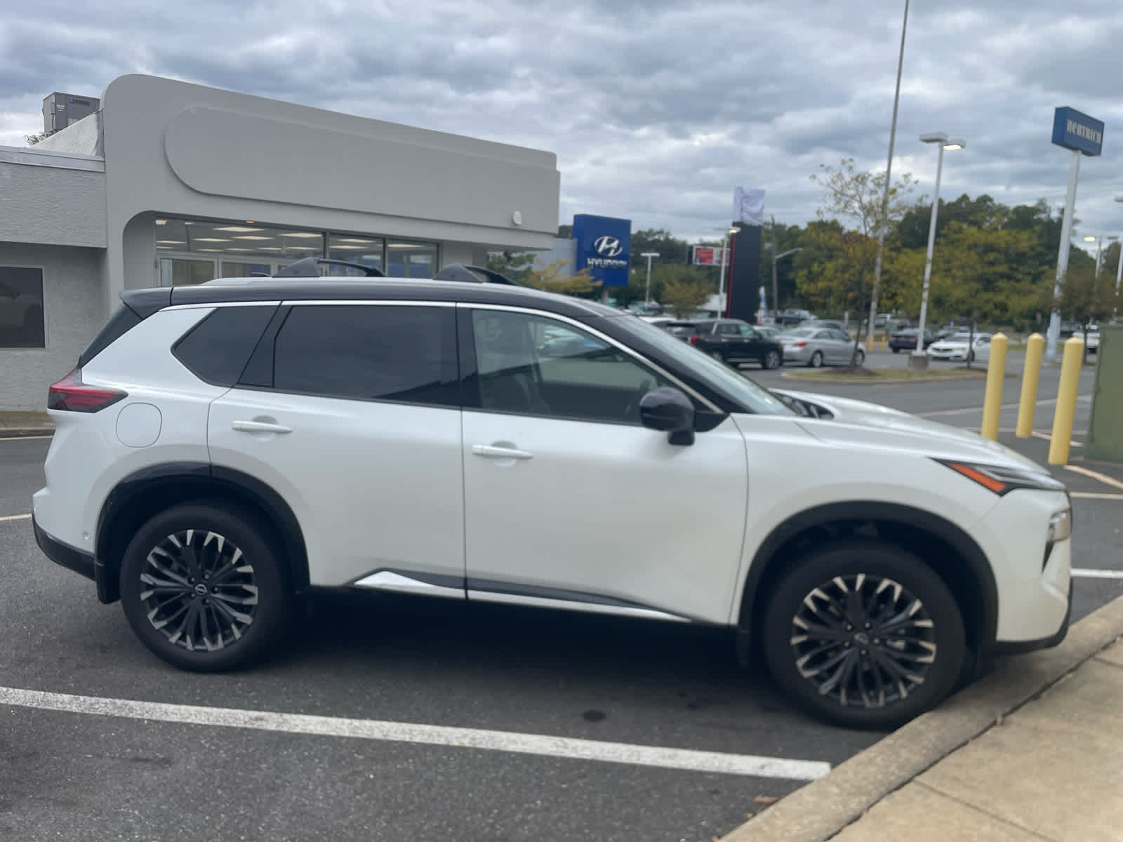 2026 Nissan Rogue Platinum AWD photo 2