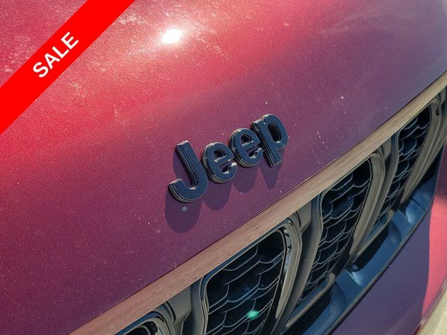 2025 Jeep Grand Cherokee Altitude photo 37