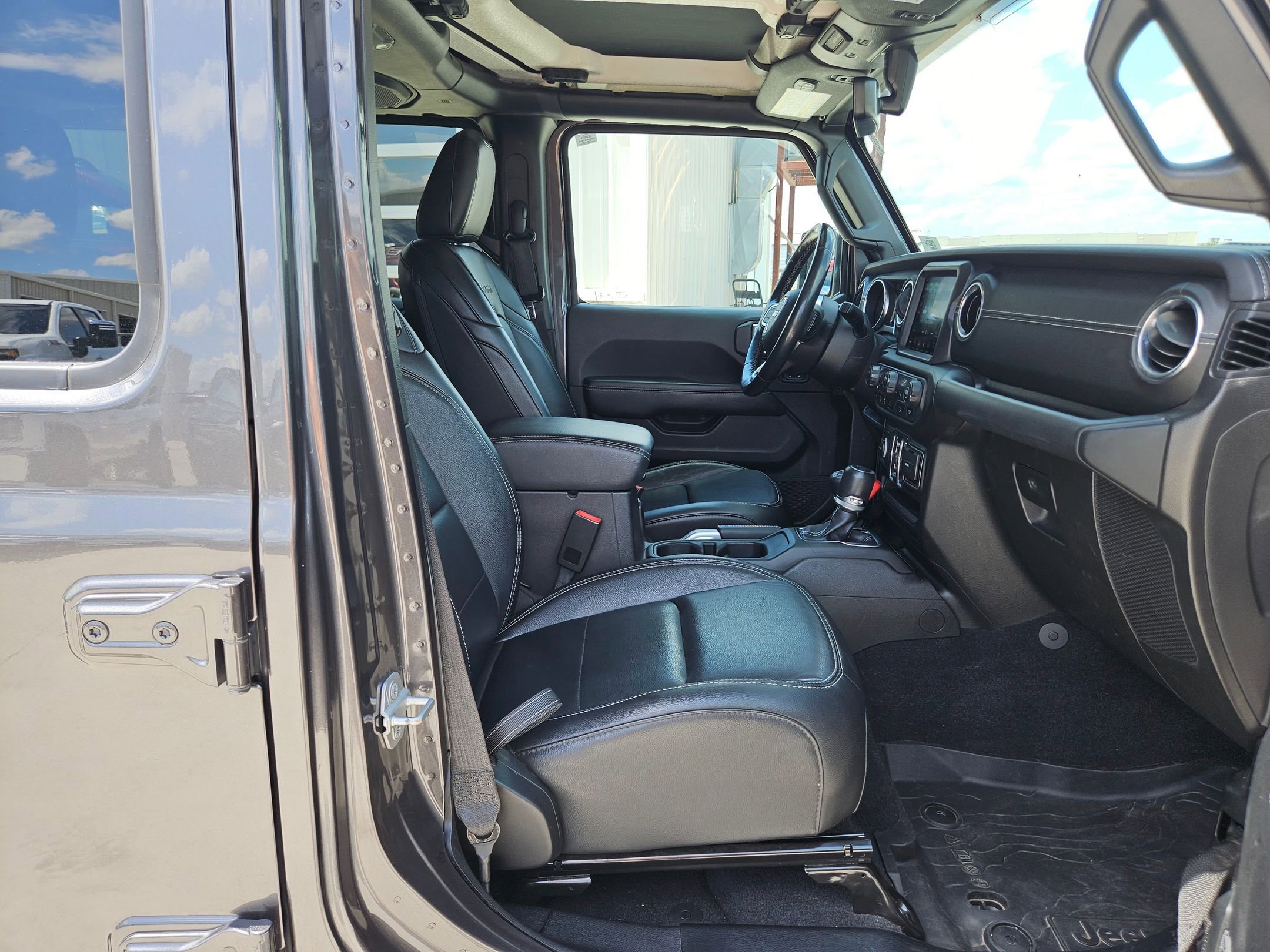 2018 Jeep Wrangler Unlimited Sahara photo 26